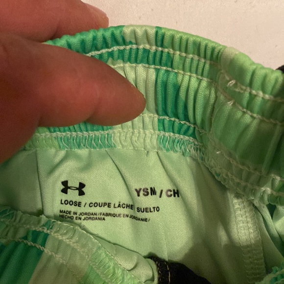 Under armor green size small youth shorts - Picture 3 of 3